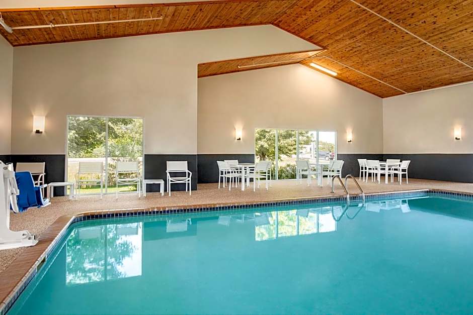 Country Inn & Suites by Radisson, Buffalo, MN