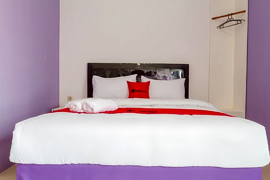 RedDoorz Plus @ Tuparev Cirebon 2.