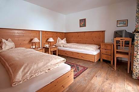 Apartment with Mountain View