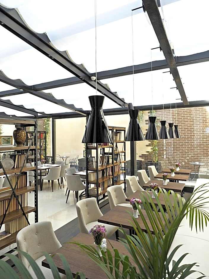 Envoy Hotel