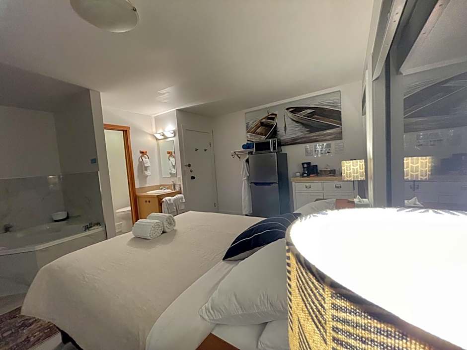 Private Room On Waterfront Property With Hot Tub & Firepit - Sea Esta