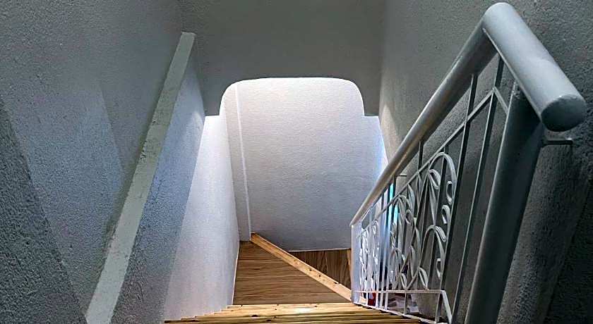 Red Knight Gardens Apartelle