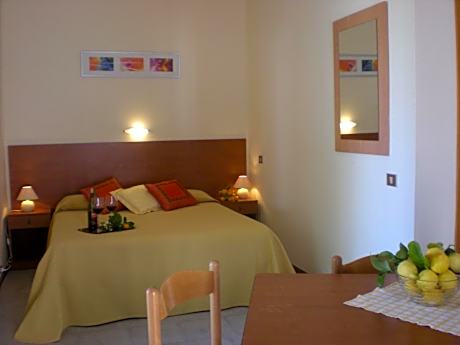 Studio (2 Adults)