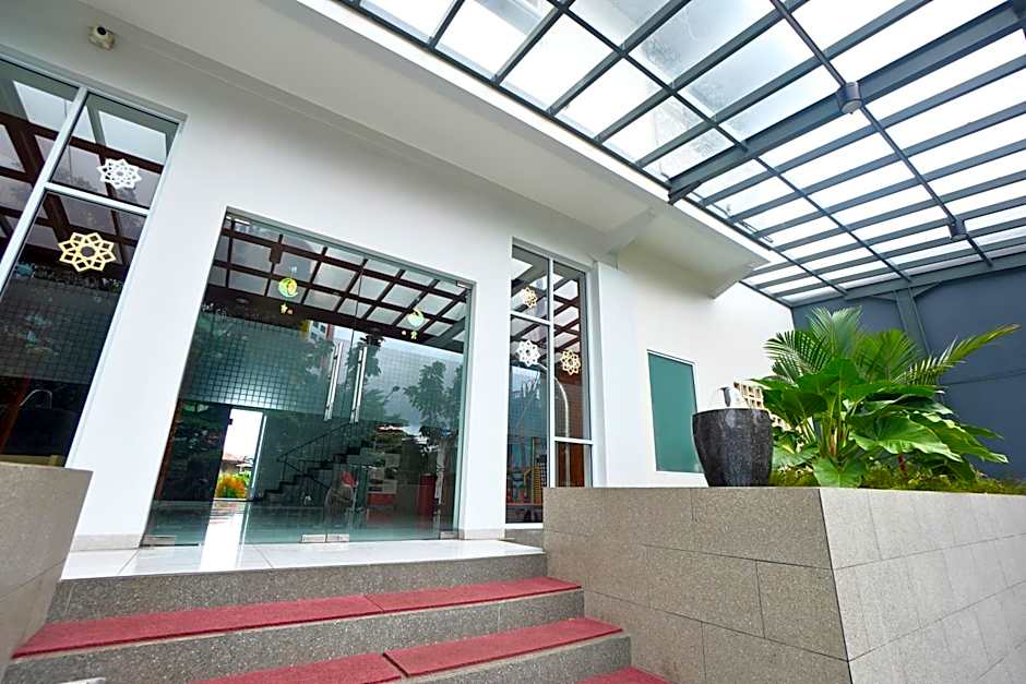 Front One Hotel Pasir Koja Bandung