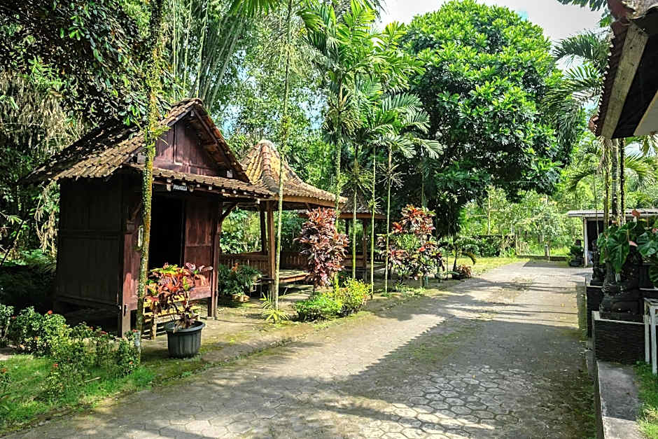 RedDoorz near Museum Gunung Merapi