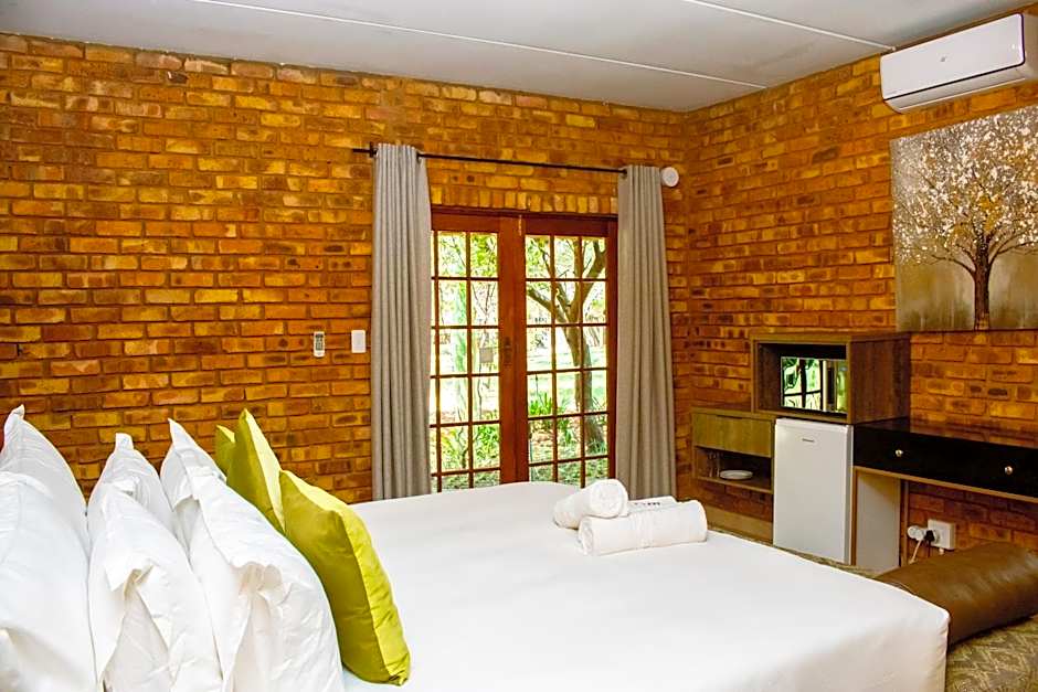 Mela Luxury Game Lodge