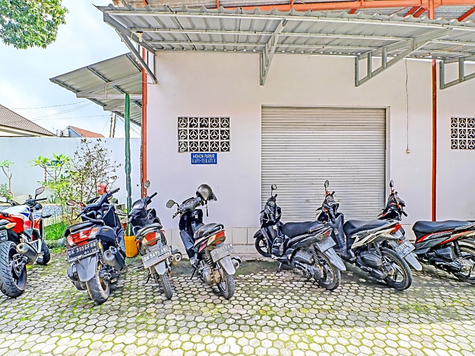 SUPER OYO 1356 Gusti Residence