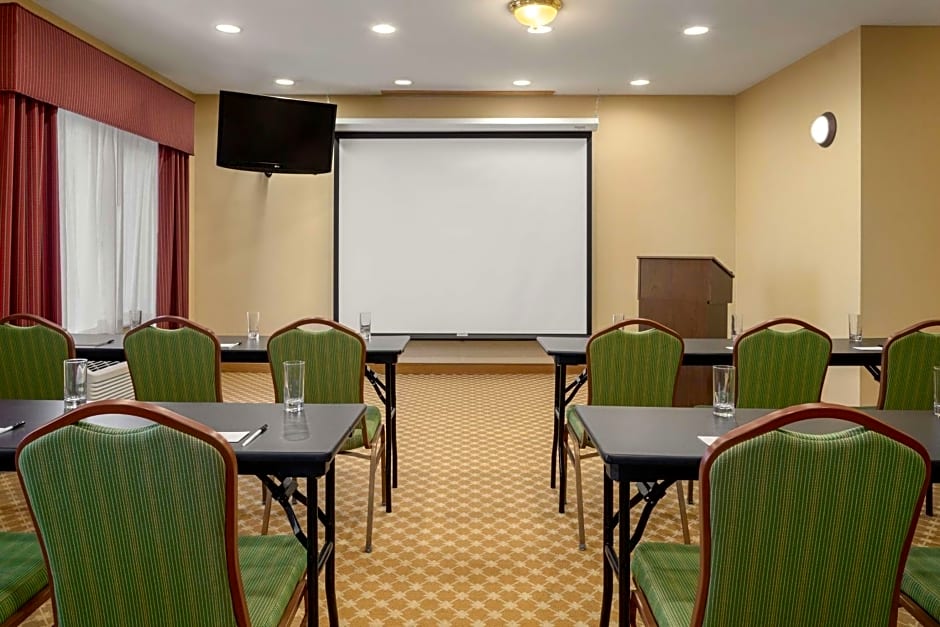 Country Inn & Suites by Radisson, Bloomington-Normal Airport, IL