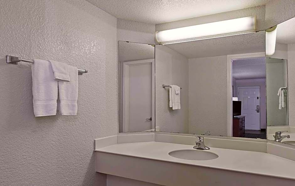 Travelodge by Wyndham Houston Cy-Fair