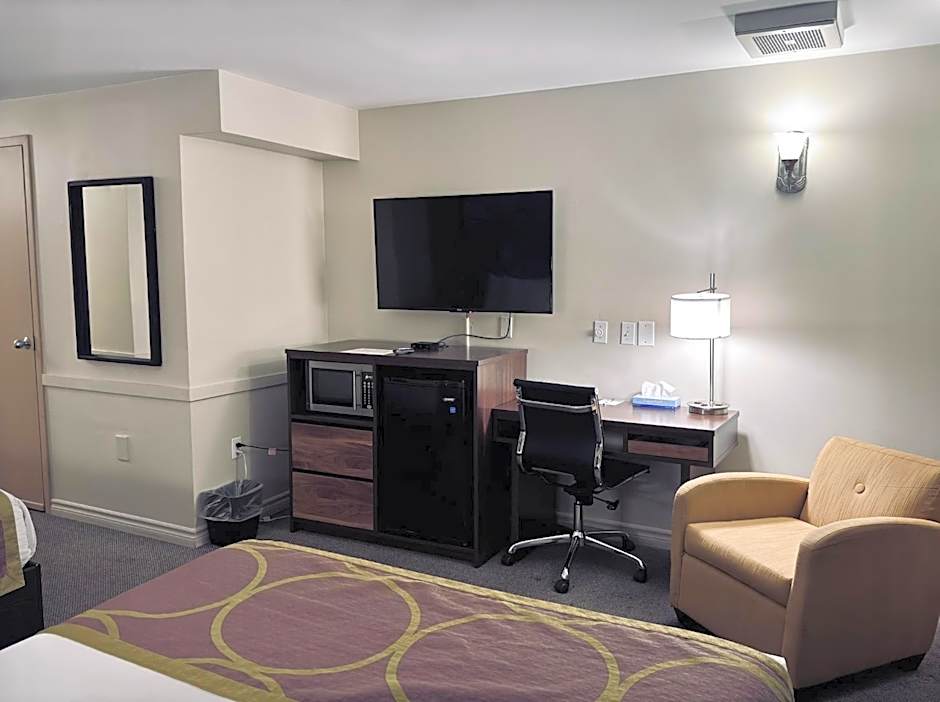 Super 8 by Wyndham Guelph