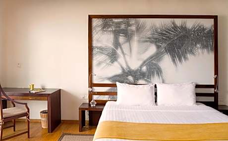 Deluxe Double Room with Sea View - 10% Off at Seaside Social Lounge & Bar & 15% Off on Spa, Black Coral & Centre Point Restaurants