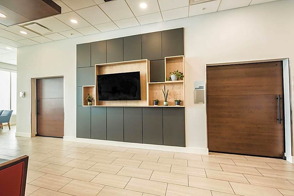 Holiday Inn Express & Suites Edmonton N - St. Albert By IHG