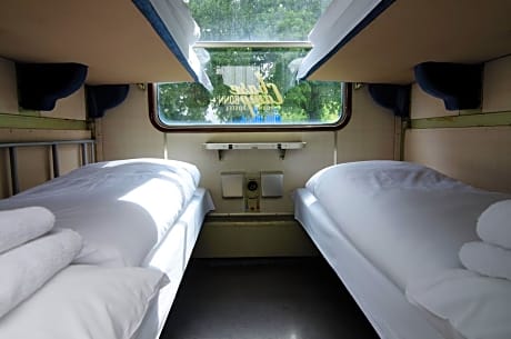 Sleeping Compartment (Outdoor)