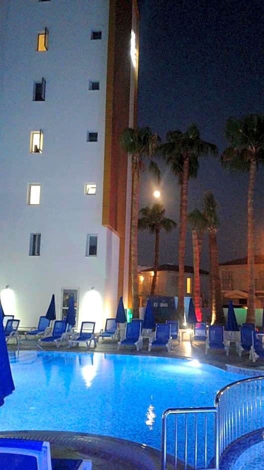 Captain Pier Hotel