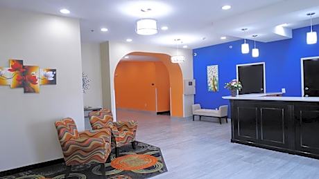Oak Tree Inn & Suites