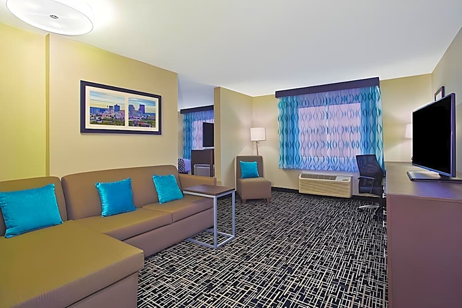 La Quinta Inn & Suites by Wyndham Fairborn Wright-Patterson