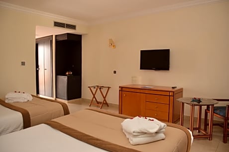 DOUBLE POOL VIEW ROOM