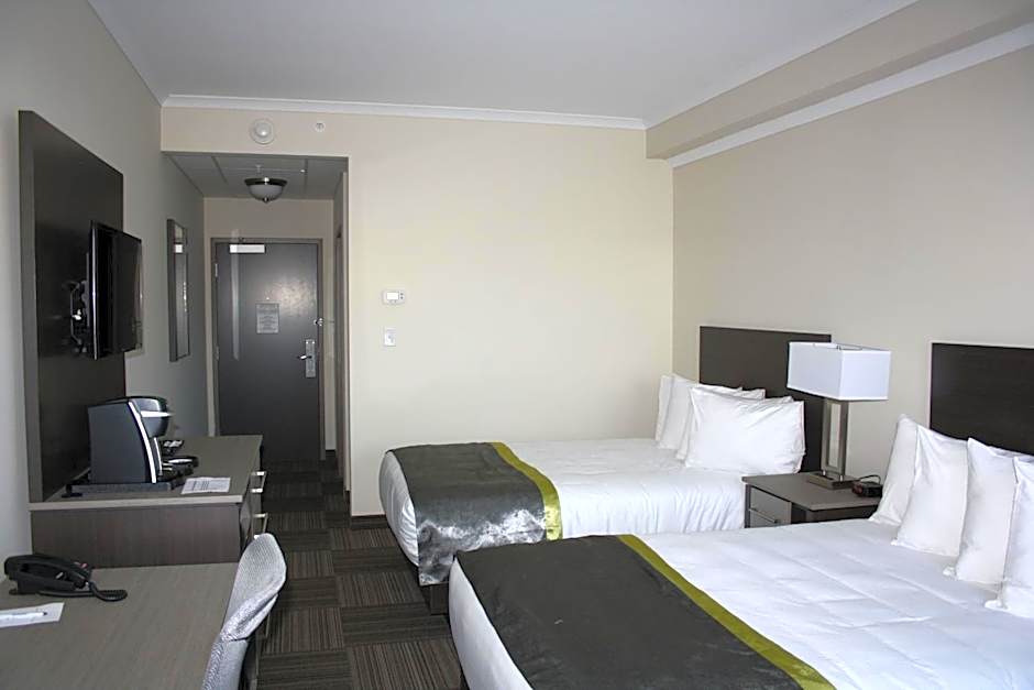 Crossroads Inn & Suites