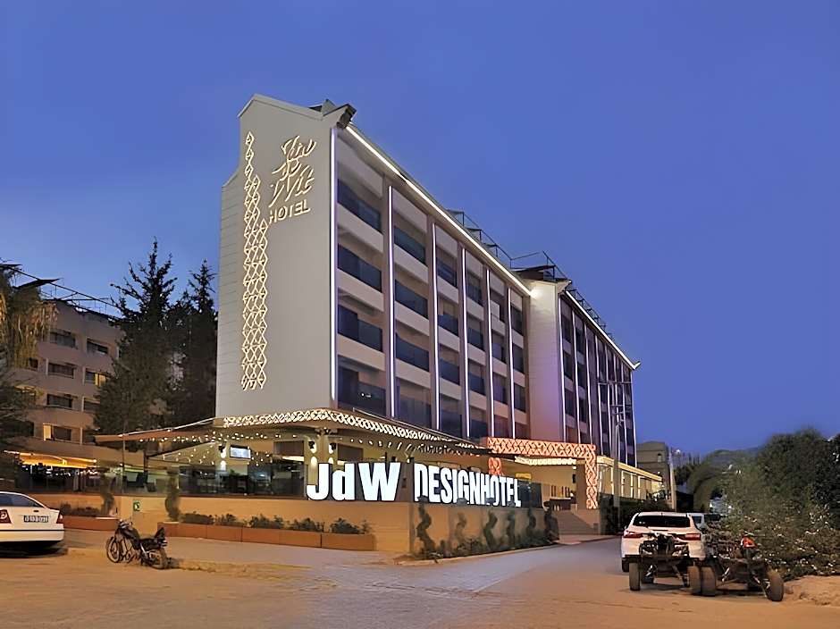 Aurasia Deluxe Hotel