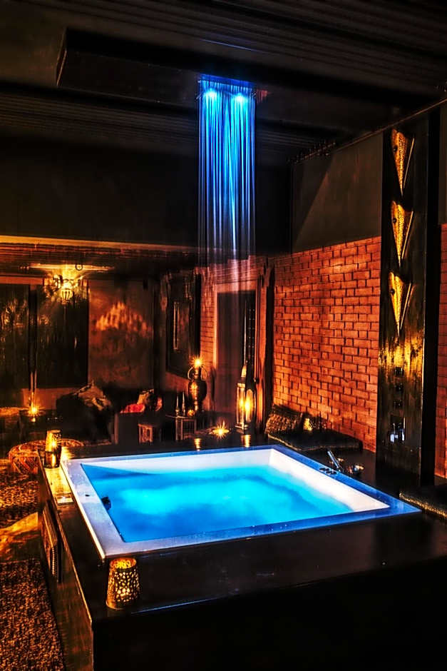 Bijou Hotel / Love and Romance