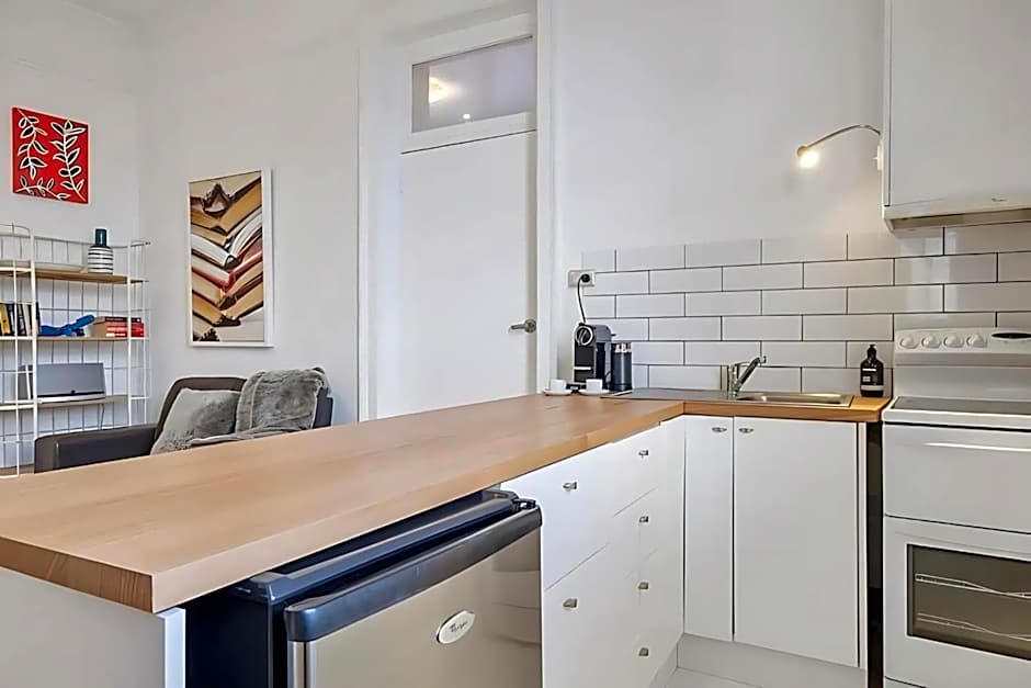 Urban Vibes at Grappa Court North Hobart