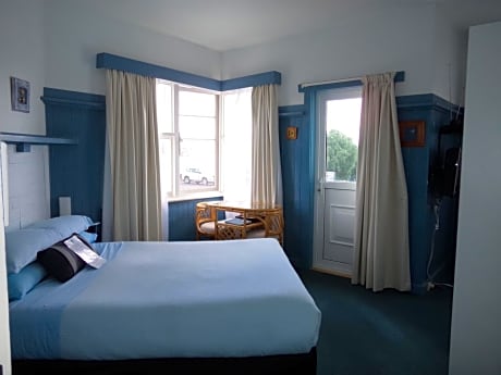 Queen Room with Sea View A