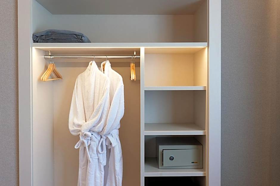 Tres Torres Atiram Hotels