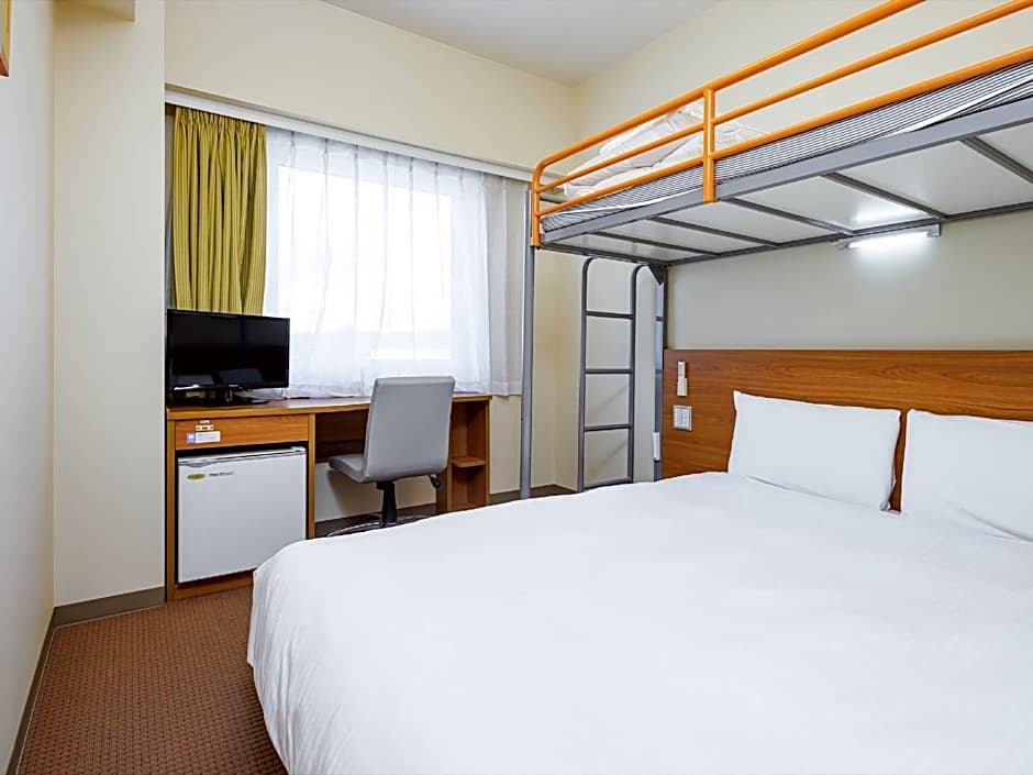Photo 1 of 4 of 1 Double Bed and 1 Twin Bed