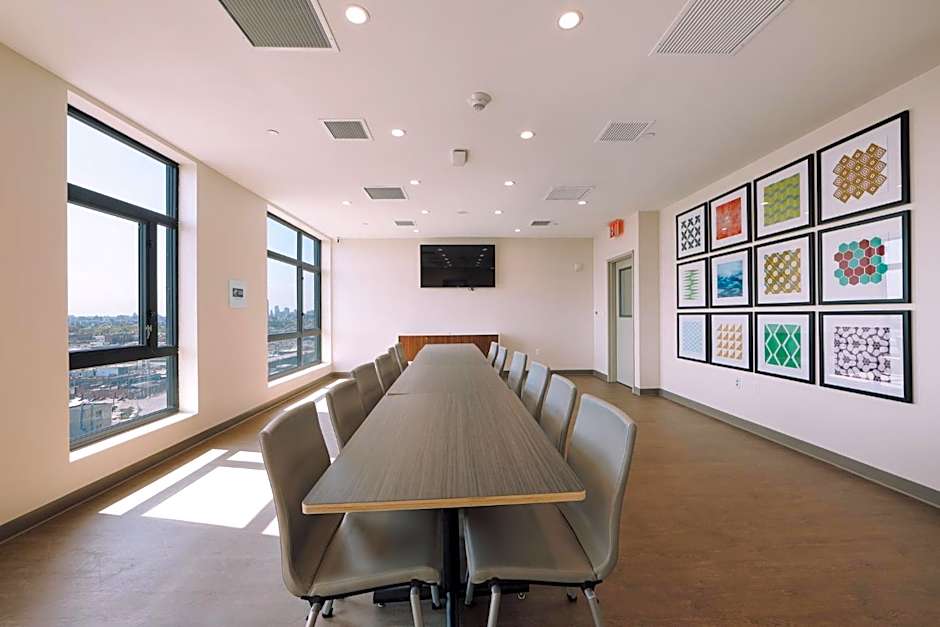 Holiday Inn Express Long Island City E New York By IHG