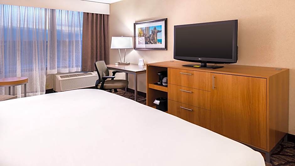 Holiday Inn Hotel & Suites Warren By IHG