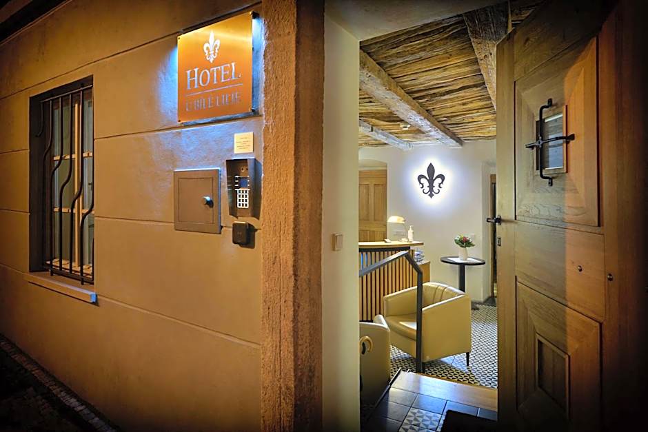 Hotel At the White Lily