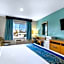 Howard Johnson by Wyndham Santa Cruz Beach Boardwalk