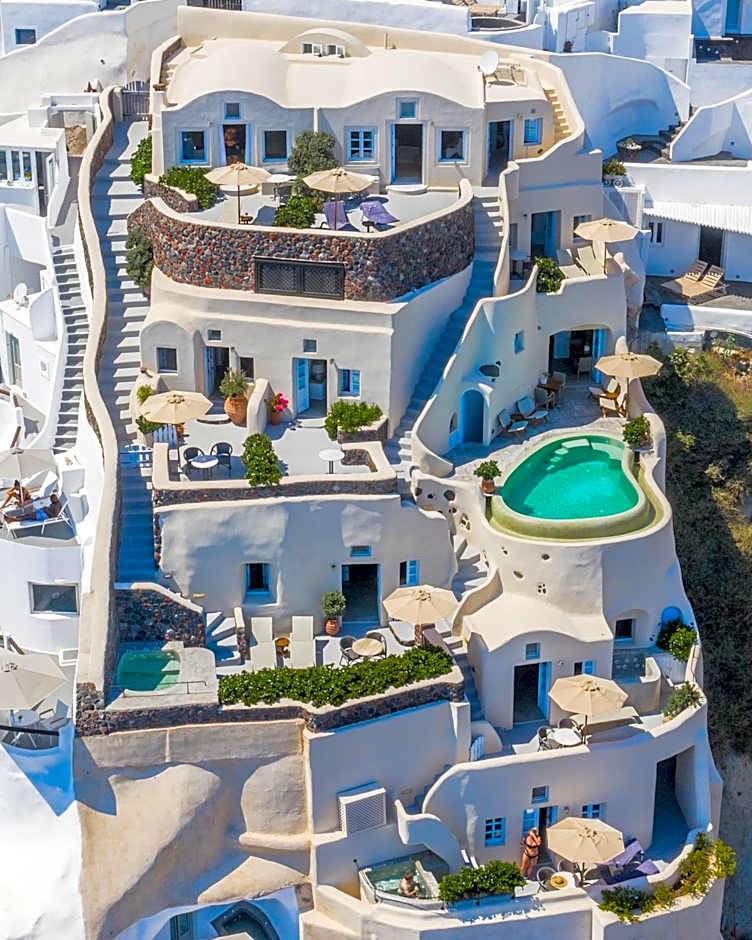 Pezoules of Oia