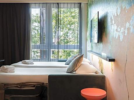 Standard Family Suite with One Double Bed and Twin Beds