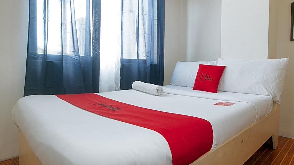 RedDoorz At Goldentown Hotel Davao City – Davao City, CO