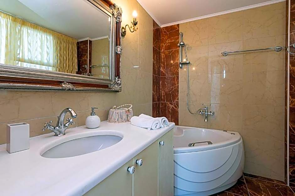 Rafkos Mansion with Private Pool and Amazing View