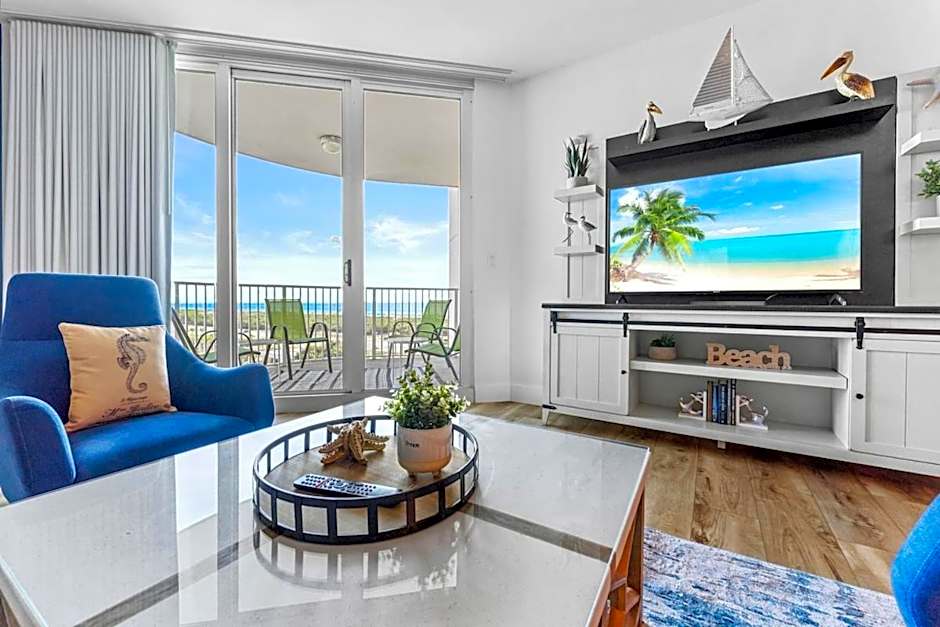 Sunrise Surprise 9th floor 2BR 2 BA King Suite Beach shuttle, heated pool!