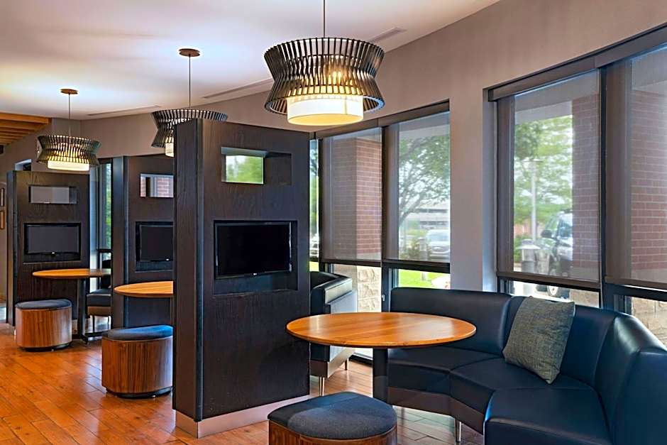 Courtyard by Marriott Omaha Aksarben Village