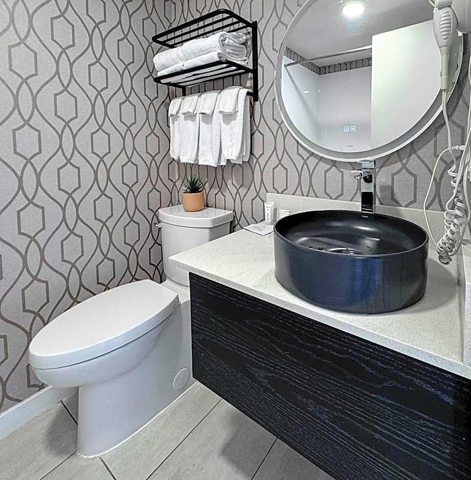 Sea Edge Beachside Hotel