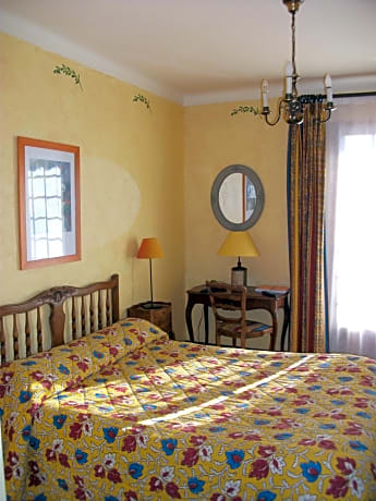 Provençal Double Room with Balcony and Valley View