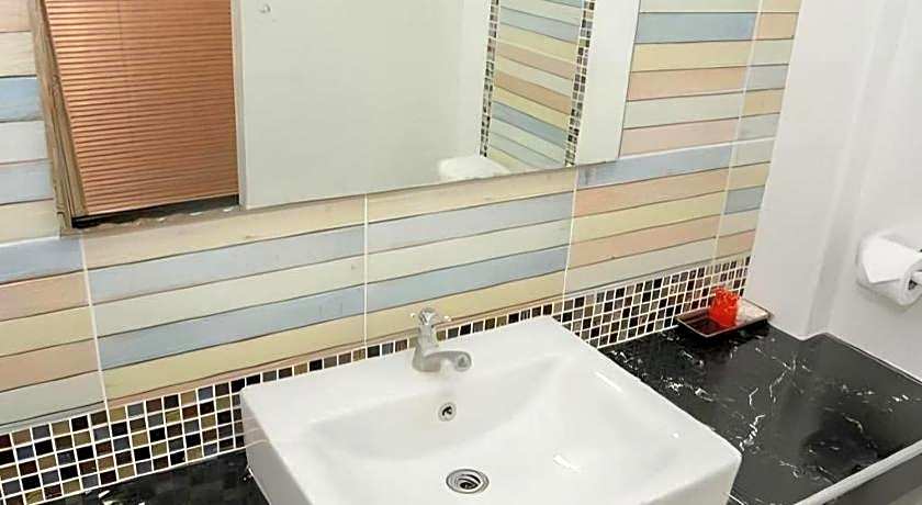 C2U Hotel Uthai Thani