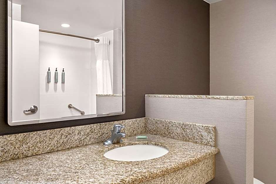 Courtyard by Marriott Evansville East