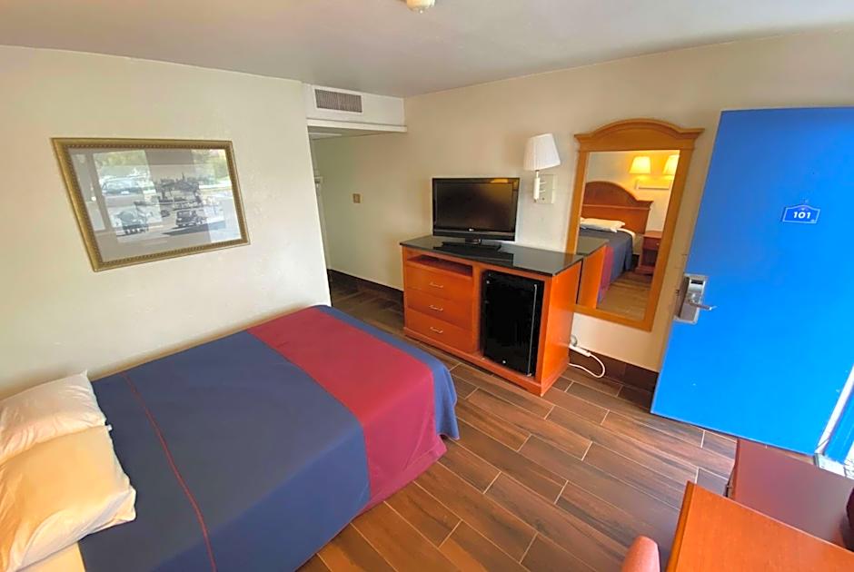 Travelodge by Wyndham Grand Rapids North