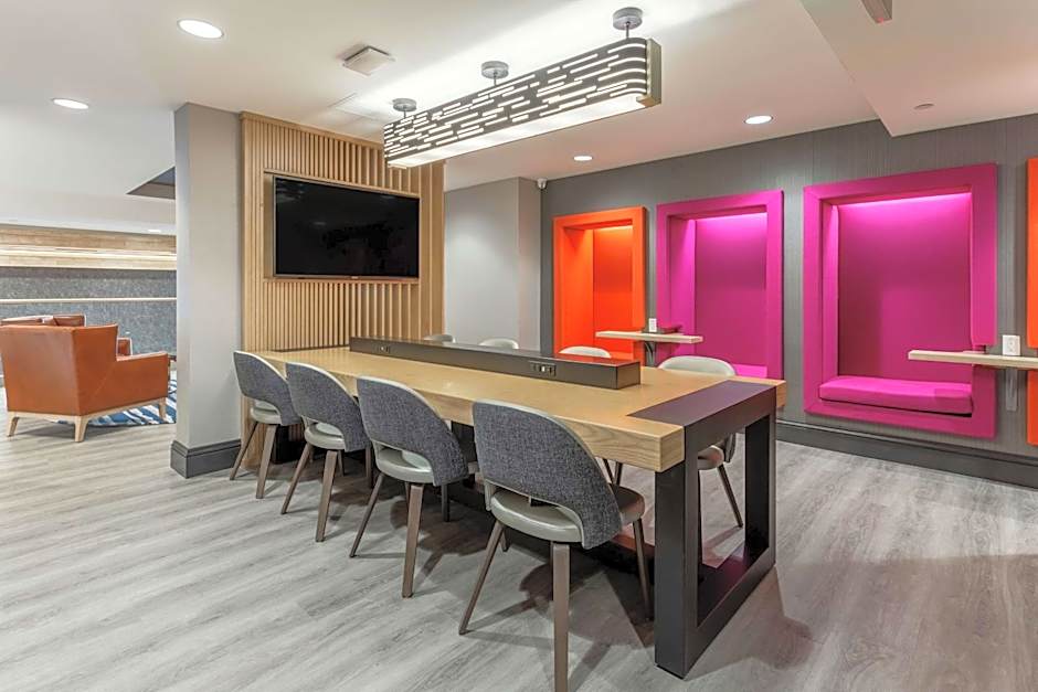 Hampton Inn By Hilton Oakland Downtown-City Center, CA