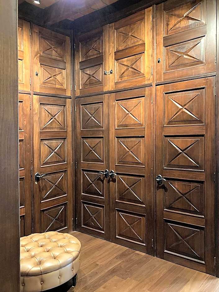 Exclusive Luxury Guest Center House