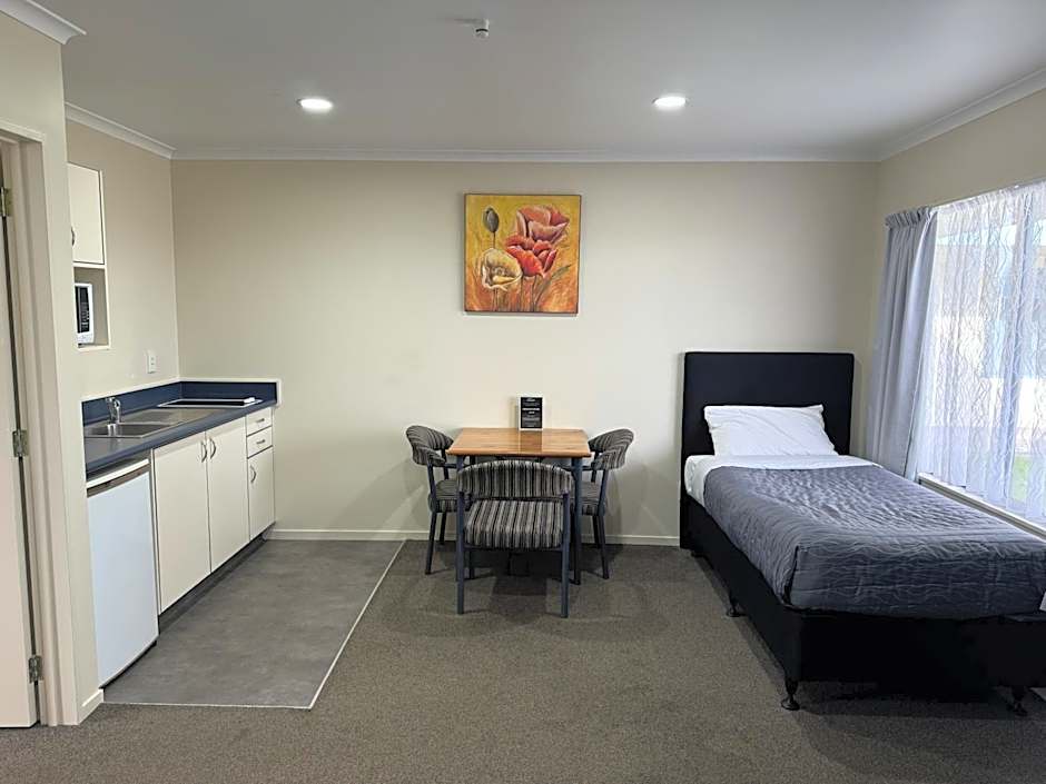 Bassingers Motor Lodge