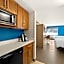 Holiday Inn Express & Suites Raleigh NE - Medical Ctr Area by IHG