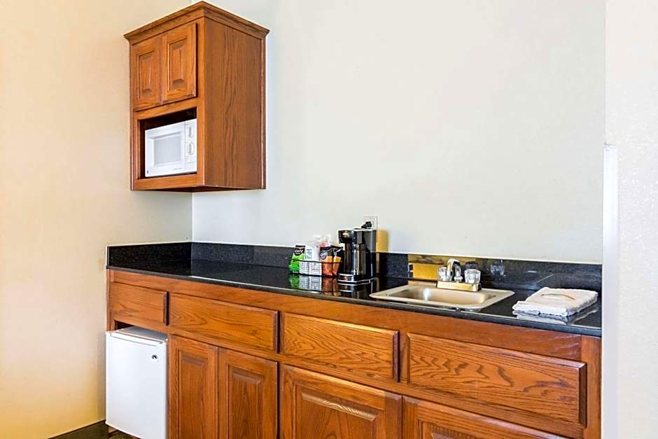 Quality Inn & Suites Alma - Fort Smith Northeast
