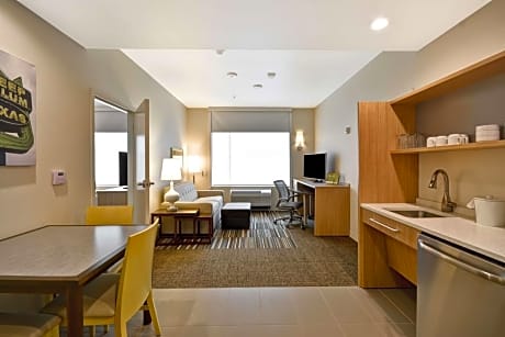 Queen Suite - Mobility/Hearing Accessible with Roll-In Shower