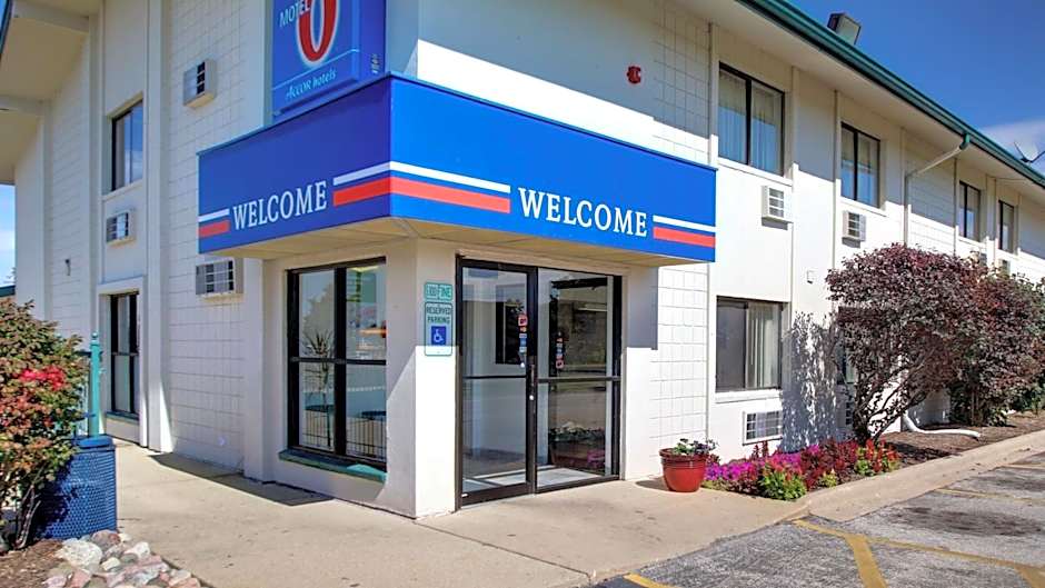 Motel 6-Normal, IL - Bloomington Area